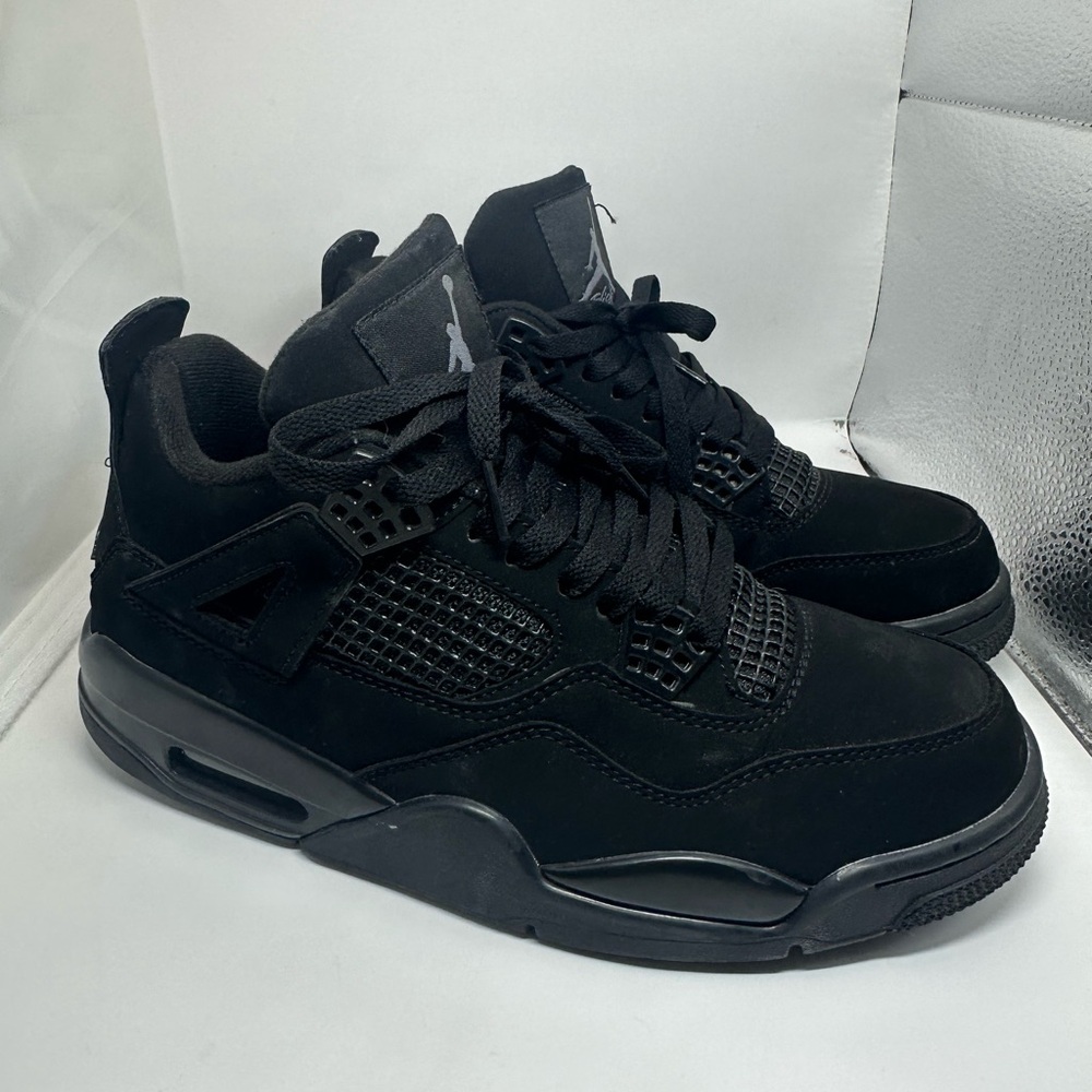 Black Nike air Jordan’s retro black cat W9.5